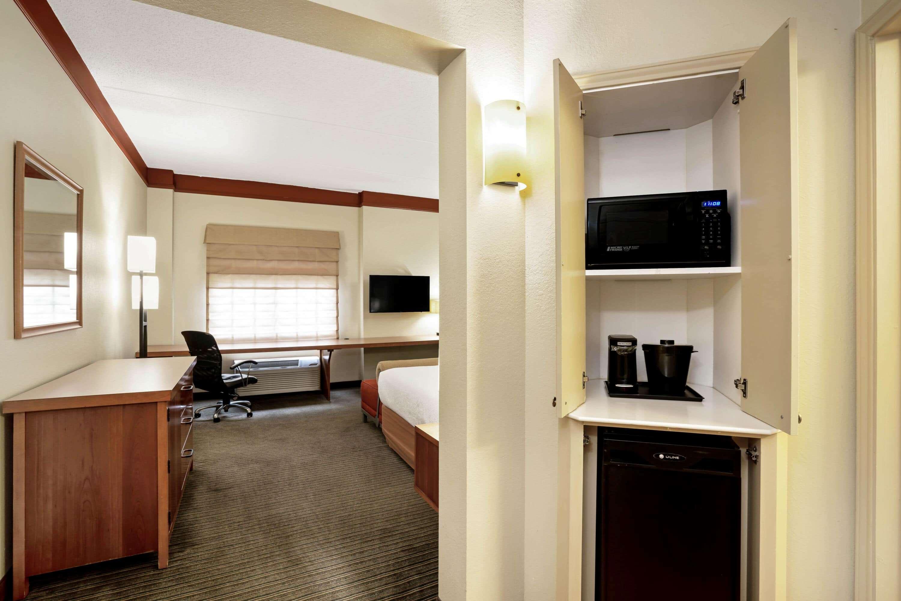 La Quinta By Wyndham Memphis Primacy Parkway Hotel Exterior photo