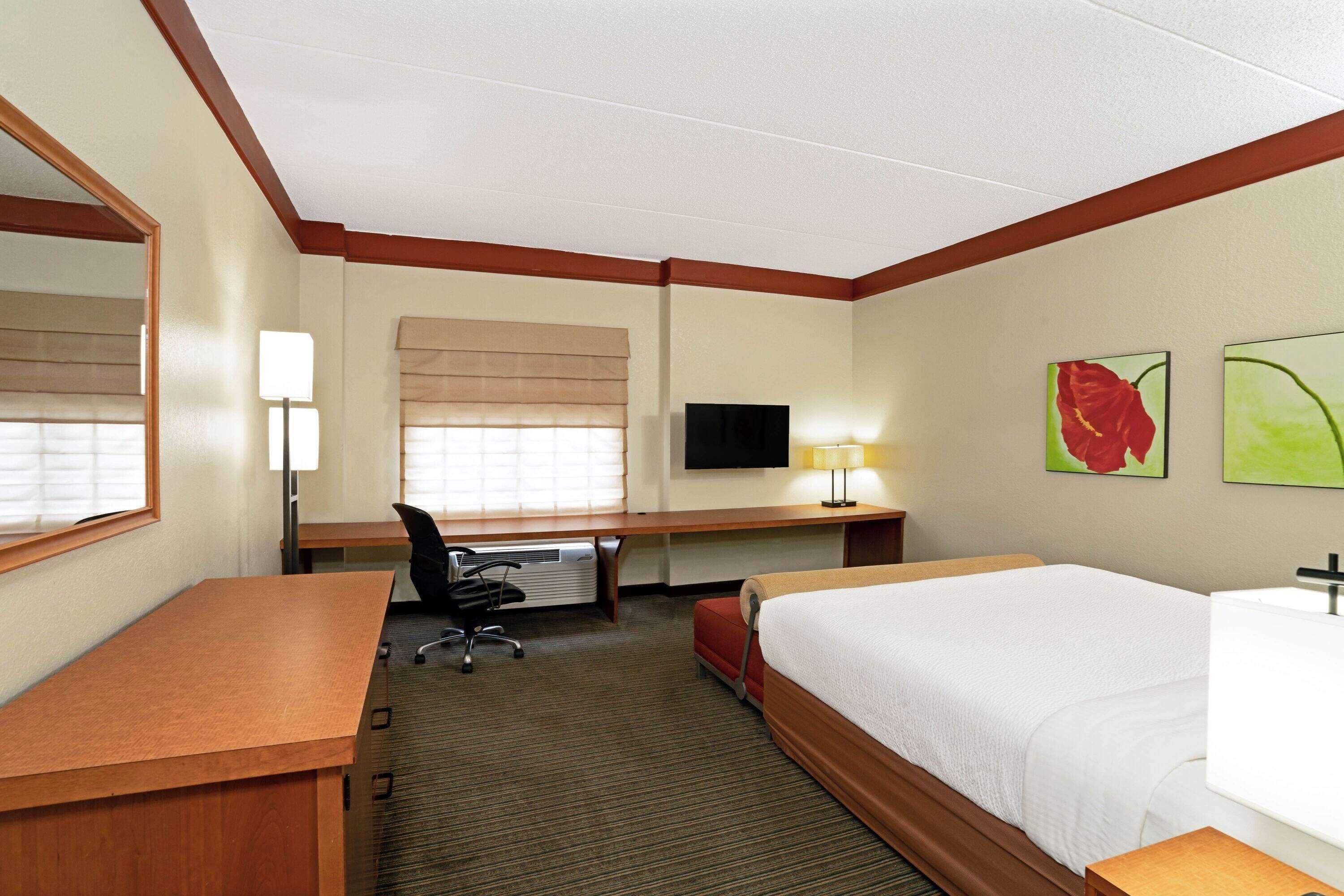 La Quinta By Wyndham Memphis Primacy Parkway Hotel Exterior photo