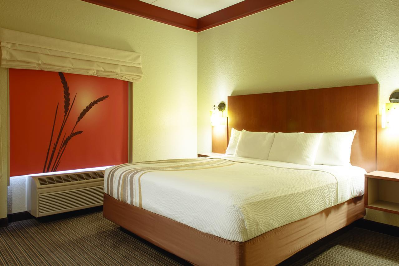 La Quinta By Wyndham Memphis Primacy Parkway Hotel Exterior photo