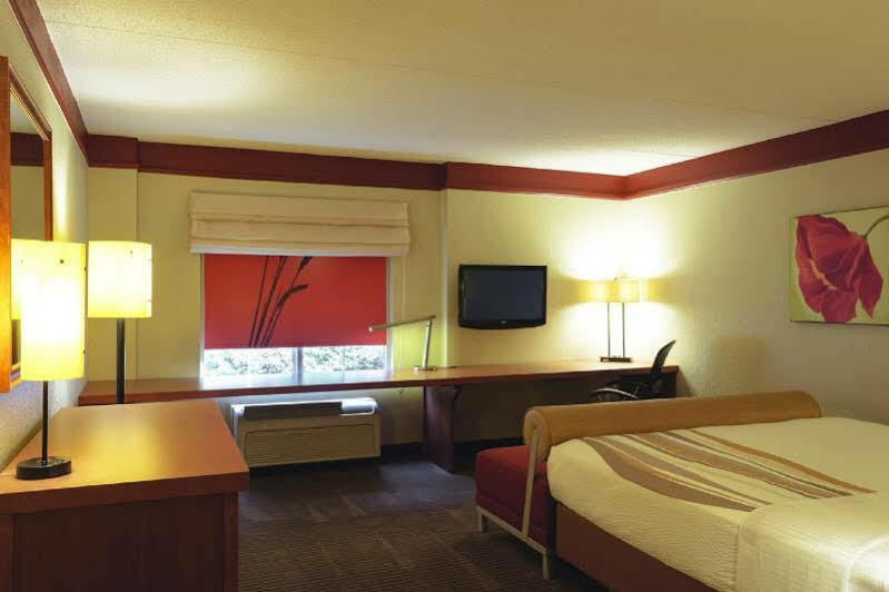 La Quinta By Wyndham Memphis Primacy Parkway Hotel Exterior photo